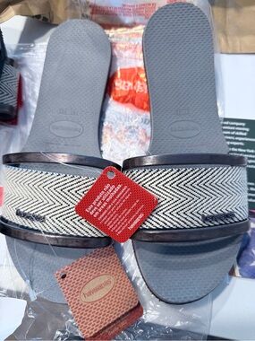 Havaianas Women’s Slide Sandals in Light Gray with Black-and-Cream Woven Strap